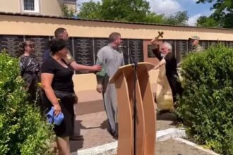 Між священниками в Тульчинському районі на похороні сталася бійка з травмуванням - повне відео