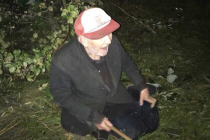 Змерзлий, наляканий і знесилений: на Житомирщині знайшли грибника, який добу блукав у лісі