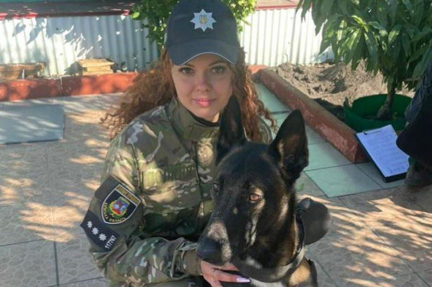 Нюх як у Патрона: поліцейський пес Аід у Білоцерківському районі знайшов у клумбі кілограм метадону
