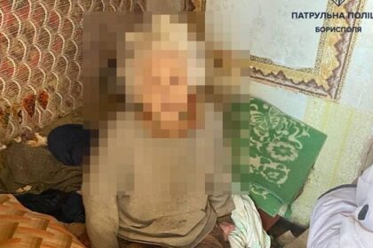 Обезводнена, дезорієнтована та замкнена у будинку: у Борисполі пенсіонерка три дні була в квартирі без їжі та води