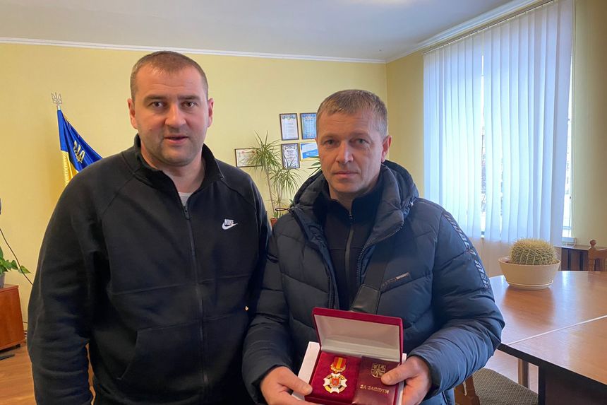 Захисник із Добровольчого формування Овруцької ТГ отримав Почесну відзнаку