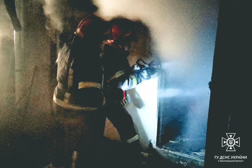 Красилівські вогнеборці вгамували полум’яну стихію у житловому секторі