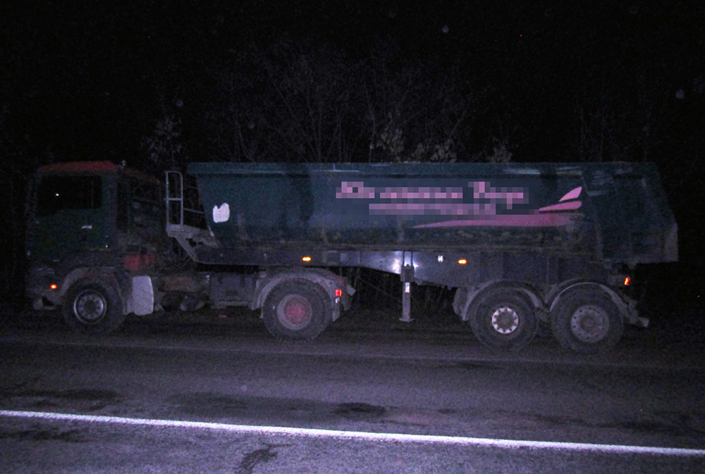 У Коростишівській громаді зупинили вантажівку з нелегально добутими надрами - ФОТО