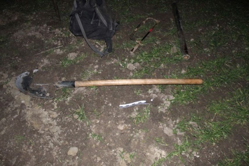 Брати-"археологи": у Коростенському районі затримали молодиків під час розкопок мідного кабелю