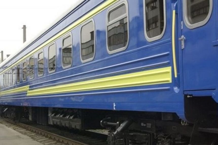Потяги Укрзалізниці затримуюються через знеструмлення внаслідок ракетних атак: деталі