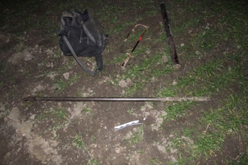 Брати-"археологи": у Коростенському районі затримали молодиків під час розкопок мідного кабелю