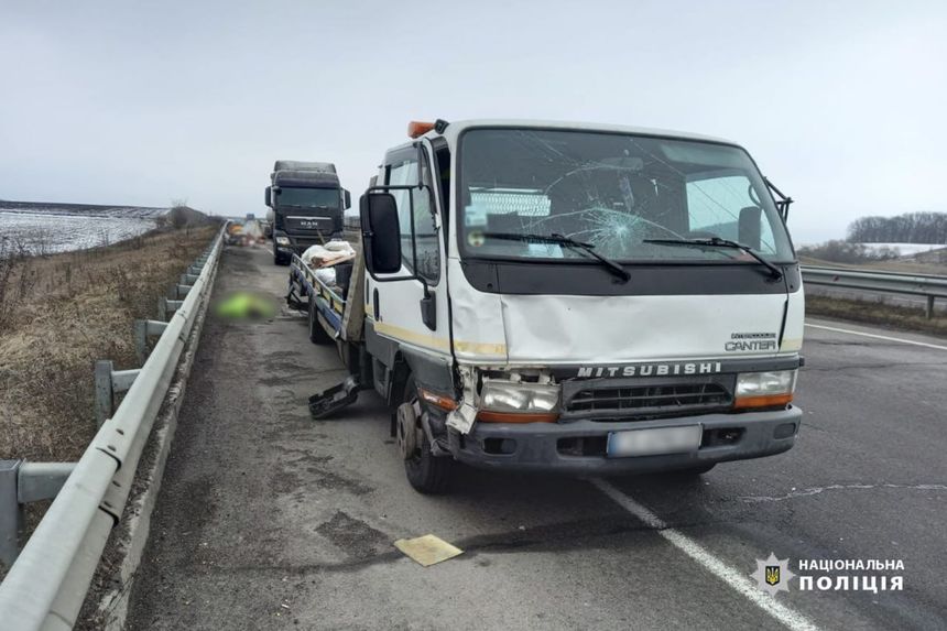 Двох працівників автожорожників, які ремонтували дорогу в Уманському районі, на смерть збила вантажівка - ФОТО