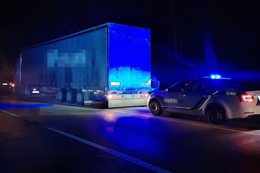У Олевську конфіскували вантажівку з нелегальним багажем