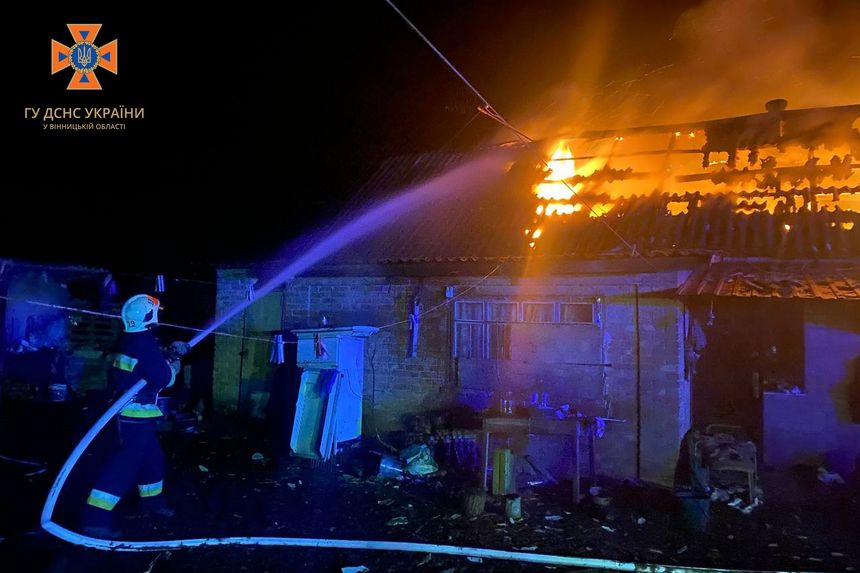 Пожежа охопила житловий будинок в Калинівській громаді