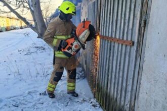 Вранці рятувальники зрізали замок на гаражі в Коростишеві, щоб поліцейські знайшли там наркотики