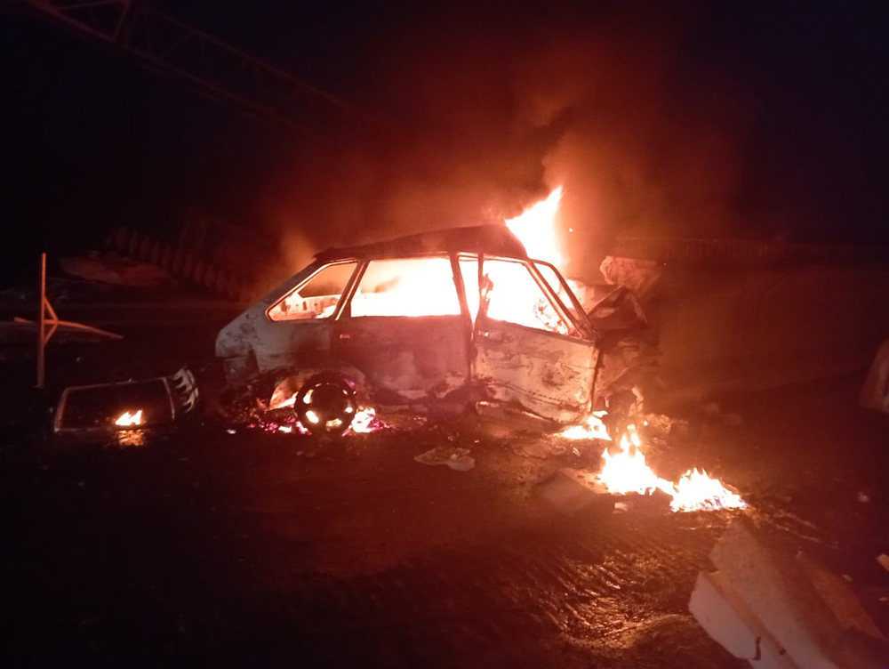 Цієї ночі автівка на трасі Виступовичі – Могилів-Подільський згоріла вщент разом з водієм - ФОТО