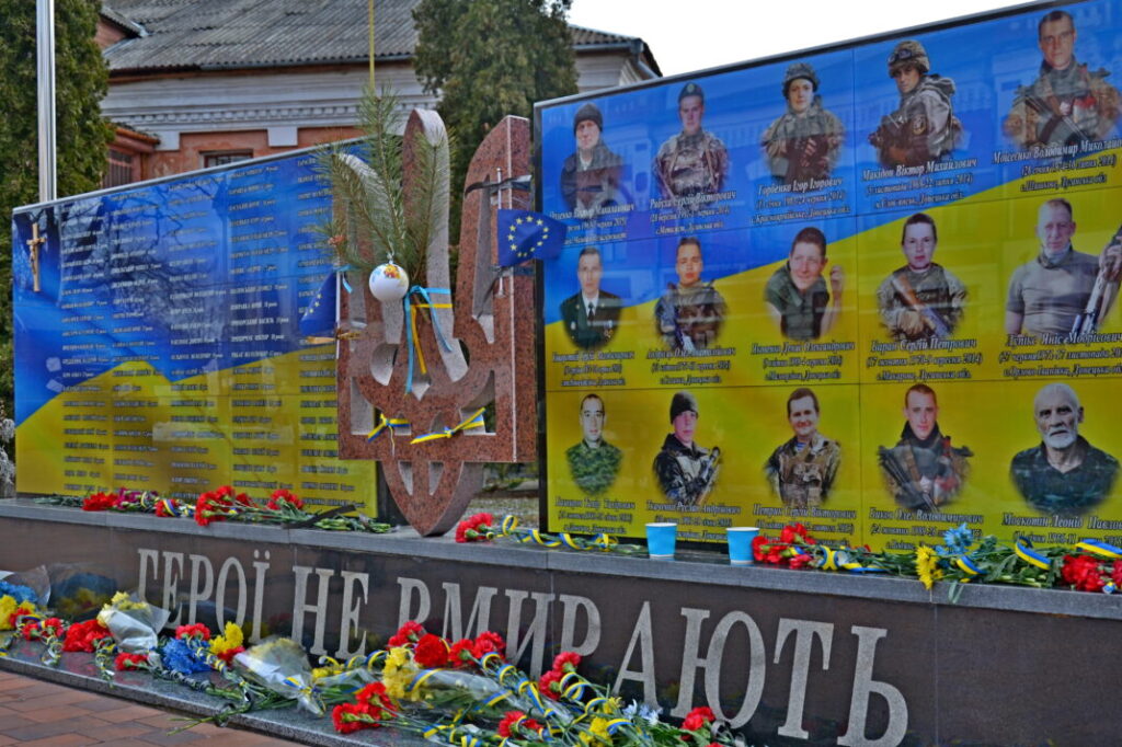 Дев’ята річниця розстрілу Майдану: ніжинці вшанували пам’ять Героїв Небесної Сотні