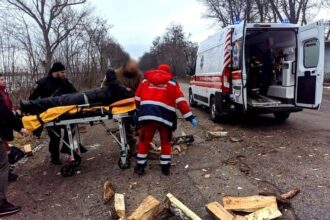 На Білоцерківщині сталась аварія за участі двох автівок: потерпілого транпортували до швидкої - ФОТО