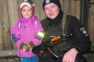 Пішла за мамою в ліс і загубилась: поліція розшукала 4-річну дівчинку з Фастівського району