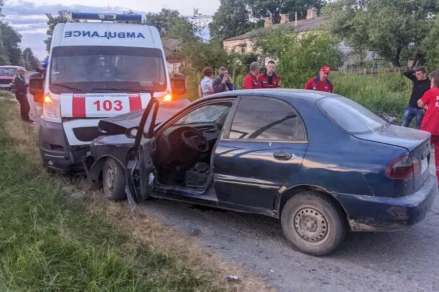 На Шепетівщині п’яний водій врізався у “швидку”: деталі