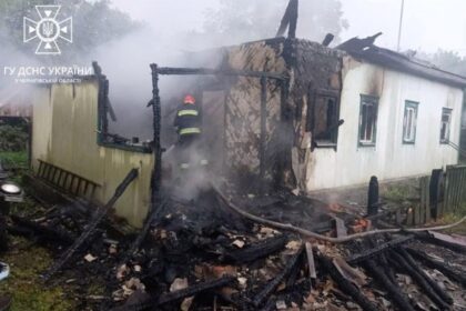 На Ніжинщині під час пожежі житлового будинку загинув чоловік, інший перебуває у лікарні