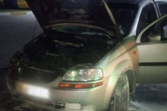 Пожежа біля АЗС: у Бучі на ходу загорівся автомобіль