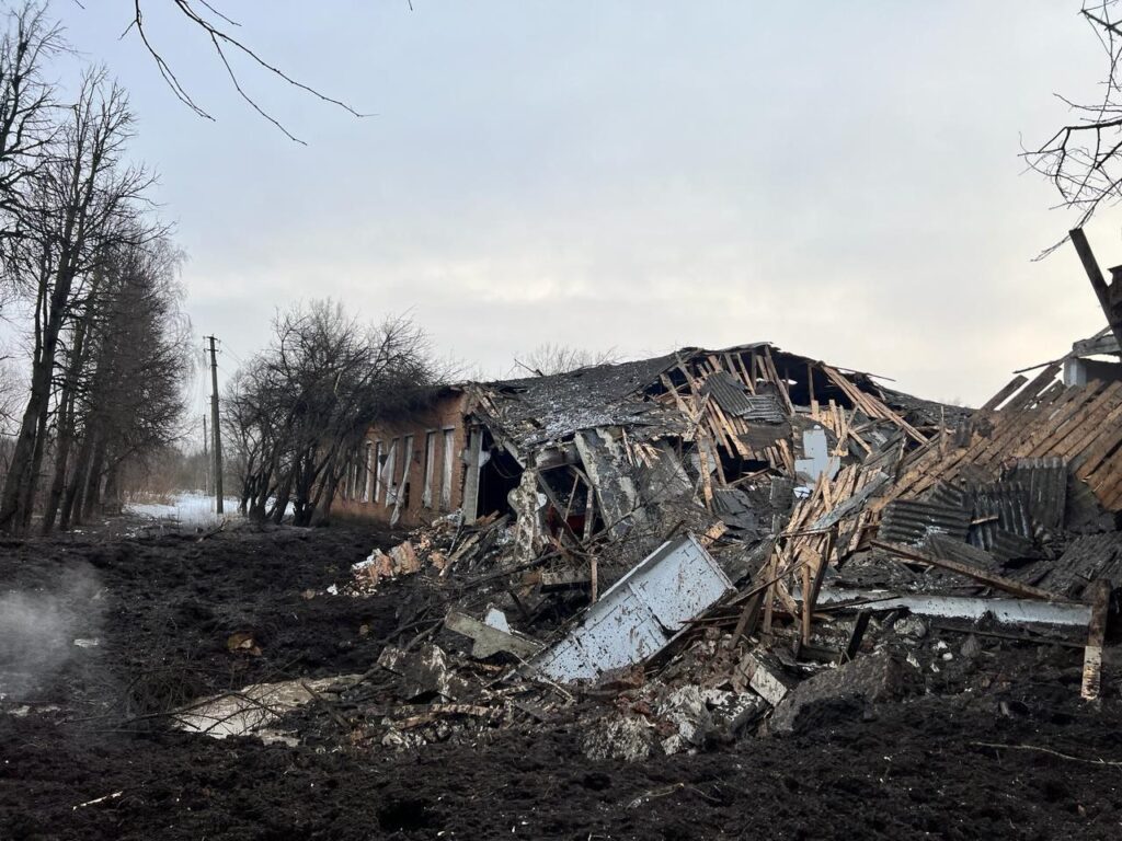 Новий воєнний теракт: окупанти скинули на Сумщину 7 авіабомб, є загиблі та поранені